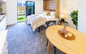 Central Oasis: Charming Studio With Backyard